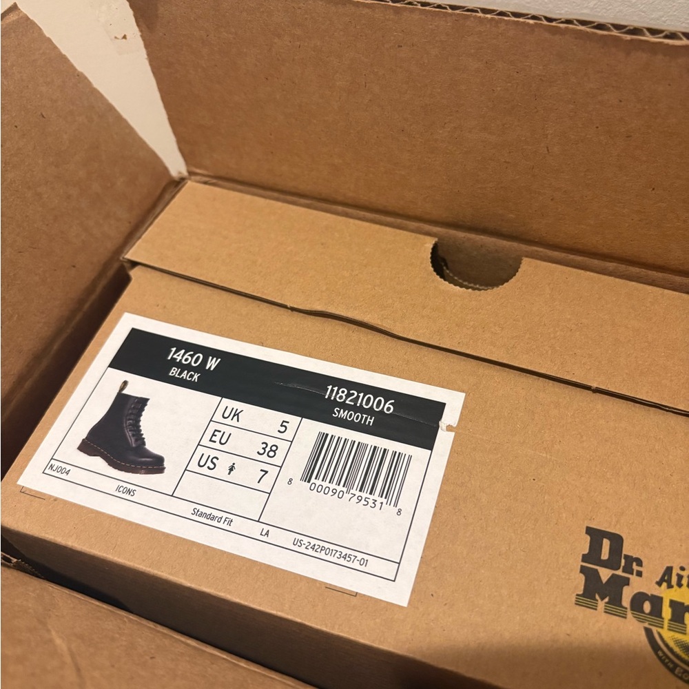 Dr. Martens 1460 Women’s Black Lace Up Boots - BRAND NEW - Picture 8 of 11